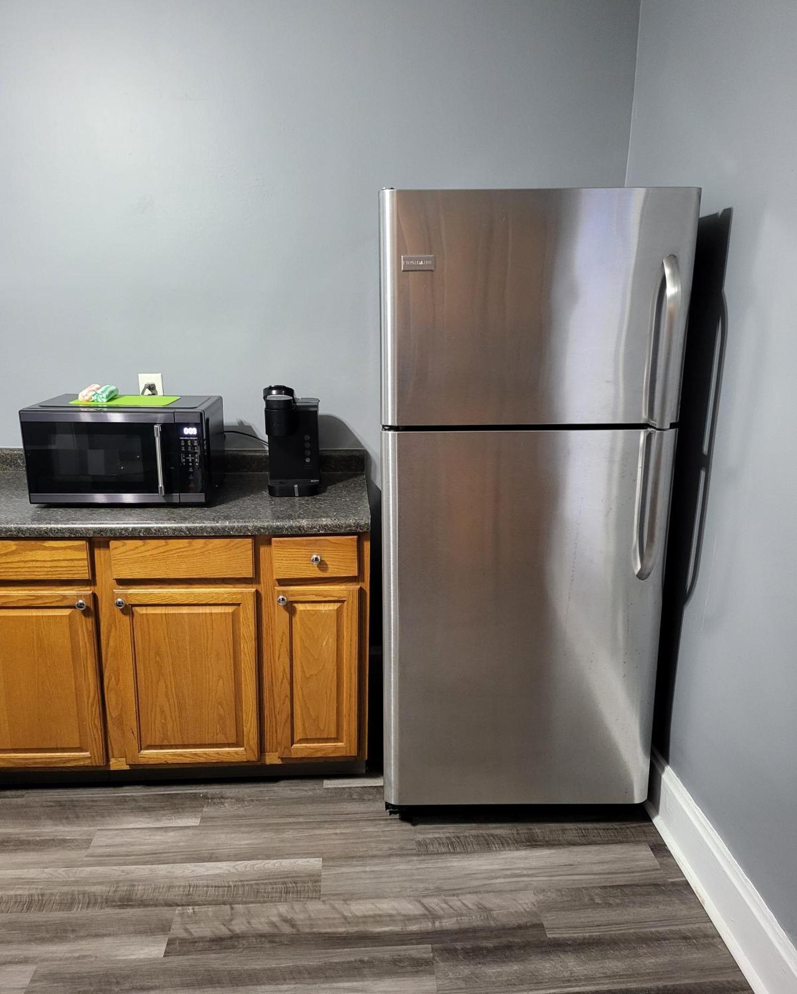 Guest Room With Two Double Beds In Columbus Oh, Airport Location Exterior photo